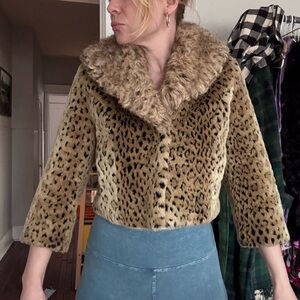 Chic Leopard Print Faux Fur Cape